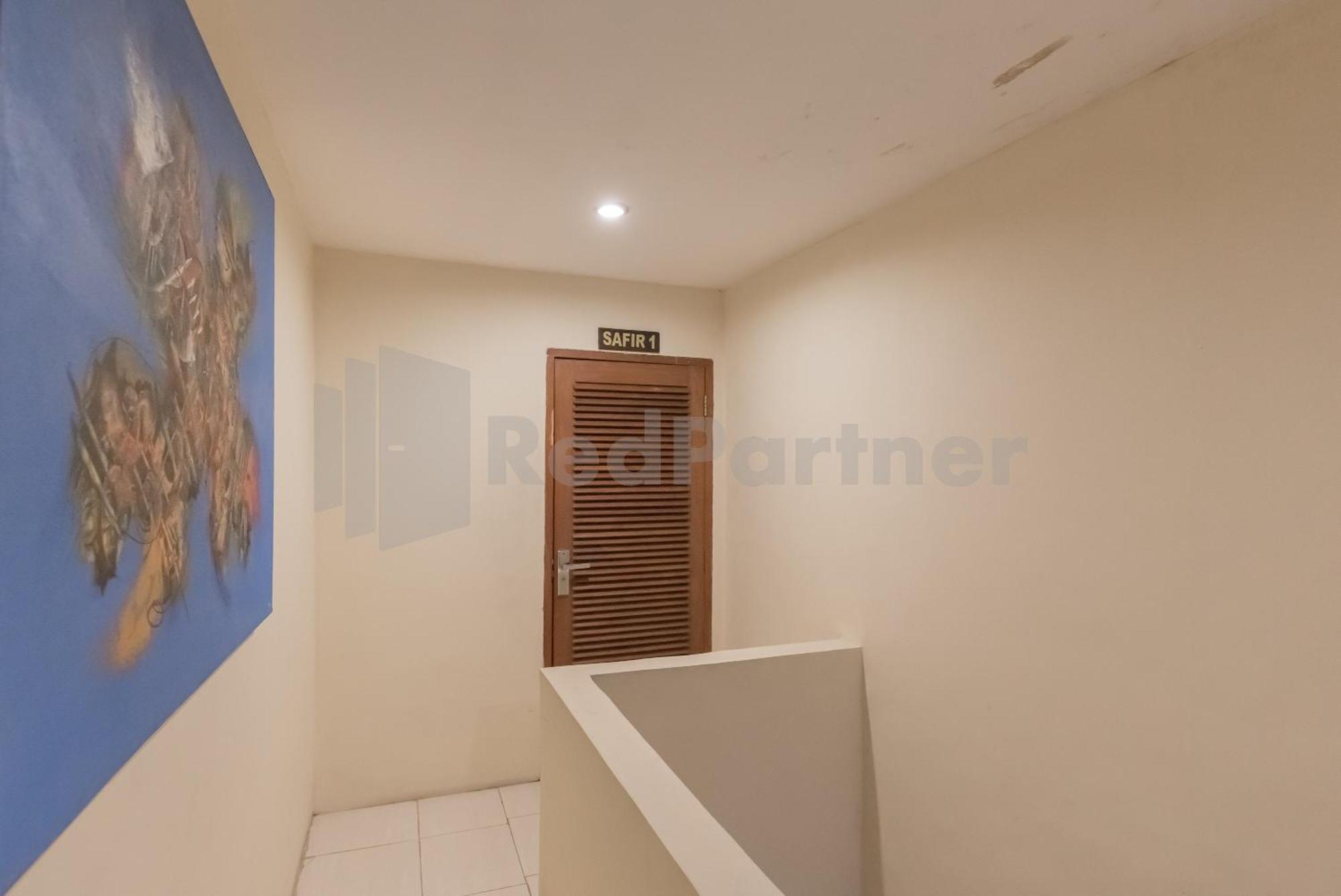 Bens Homestay Mitra Reddoorz Богор Экстерьер фото